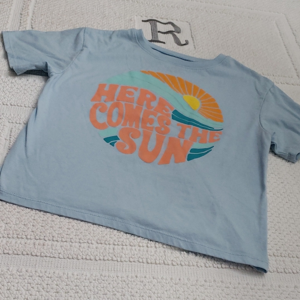 LOVE TRIBE " HERE COMES THE SUN " GIRLS BLUE T-SHIRT SIZE SMALL